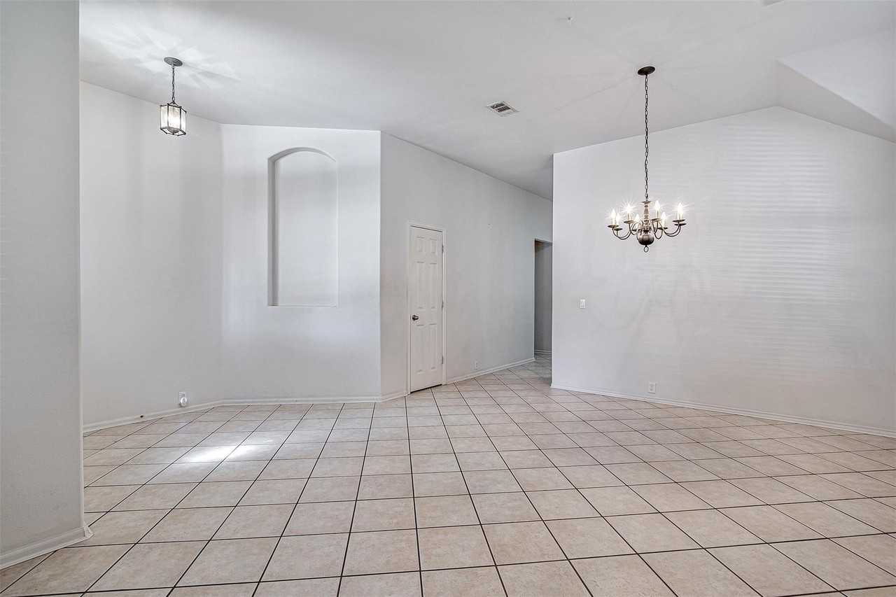 635 Blue Sky Dr - Photo 3 of 21