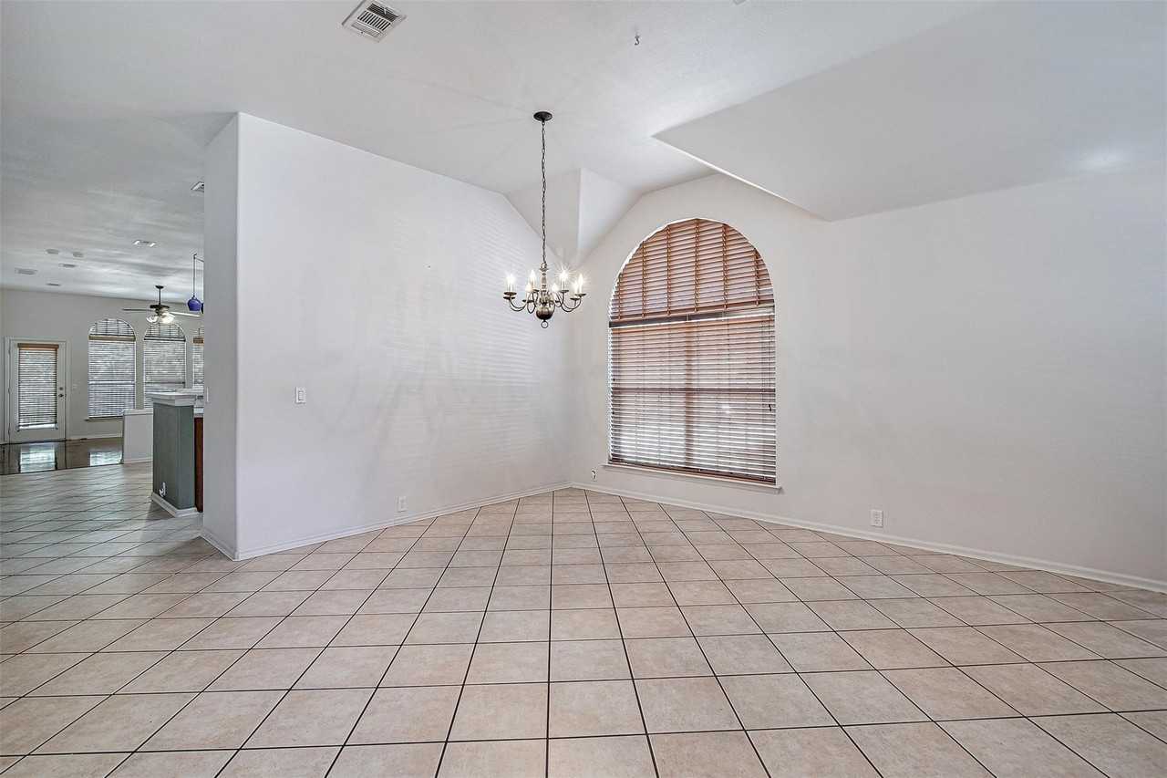 635 Blue Sky Dr - Photo 4 of 21