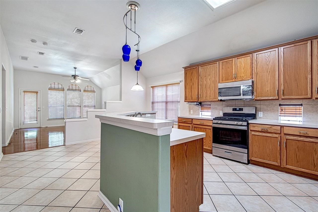 635 Blue Sky Dr - Photo 5 of 21