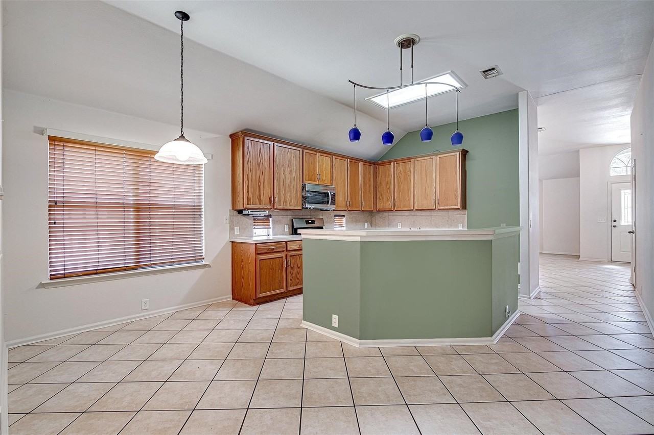 635 Blue Sky Dr - Photo 6 of 21