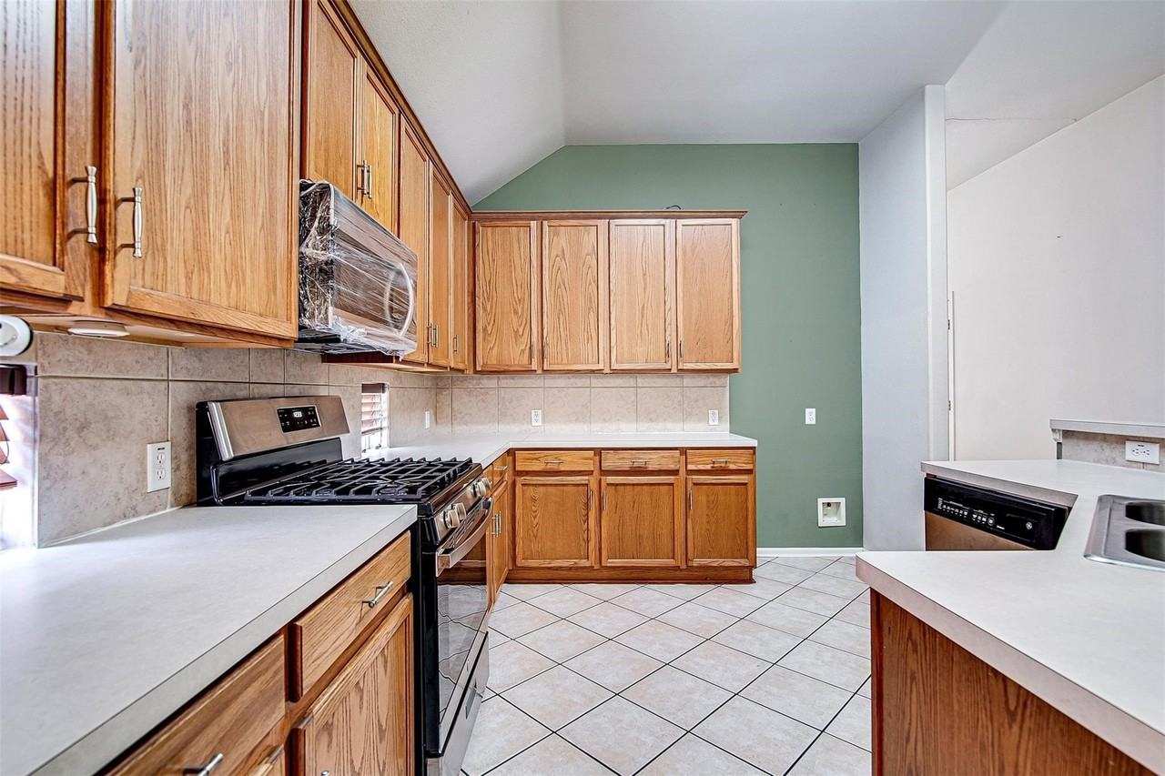 635 Blue Sky Dr - Photo 7 of 21