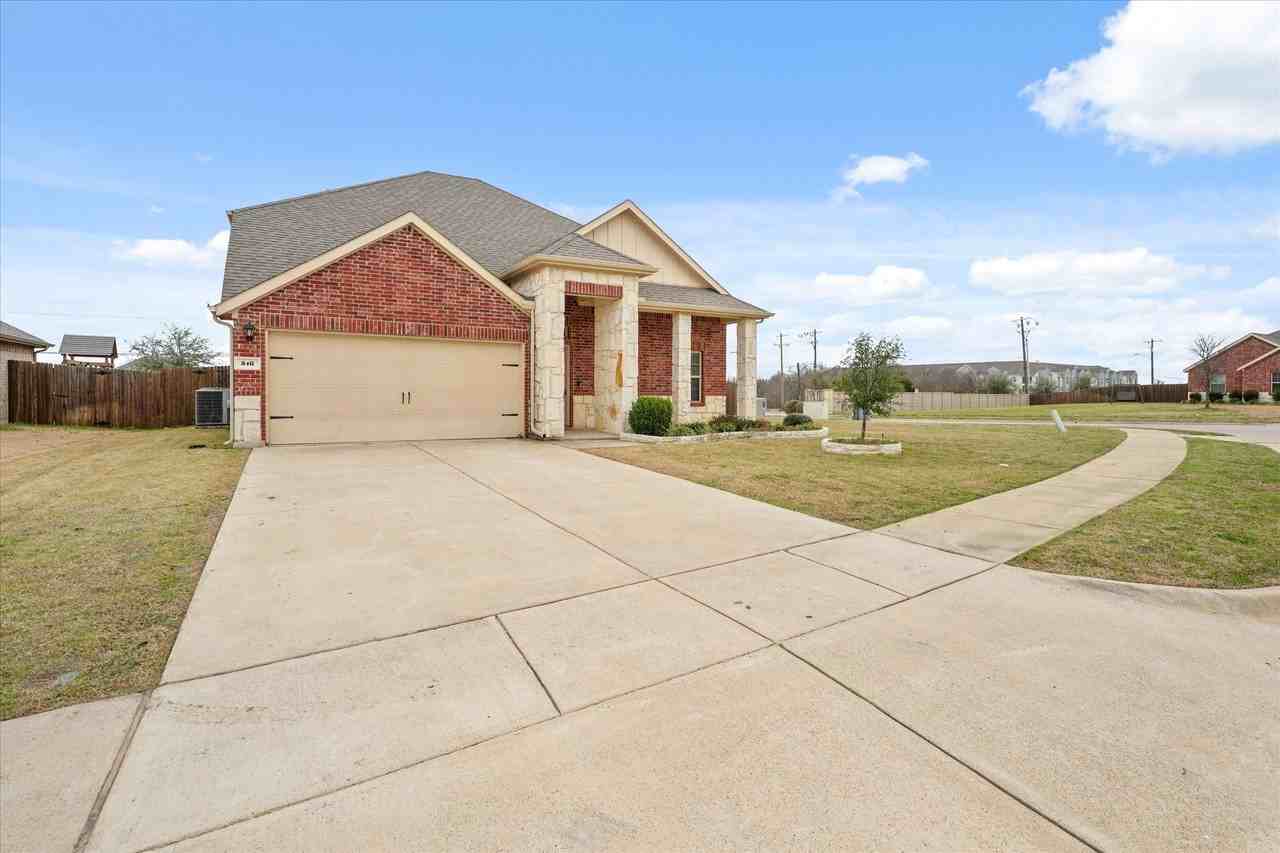 516 Clearlake Dr - Photo 4 of 29