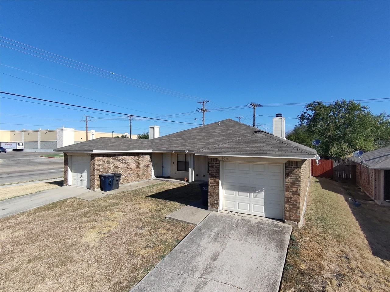 1920 San Rafael St - Photo 3 of 23