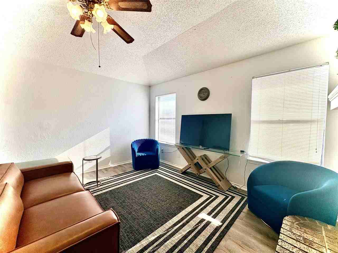 1920 San Rafael St - Photo 5 of 23