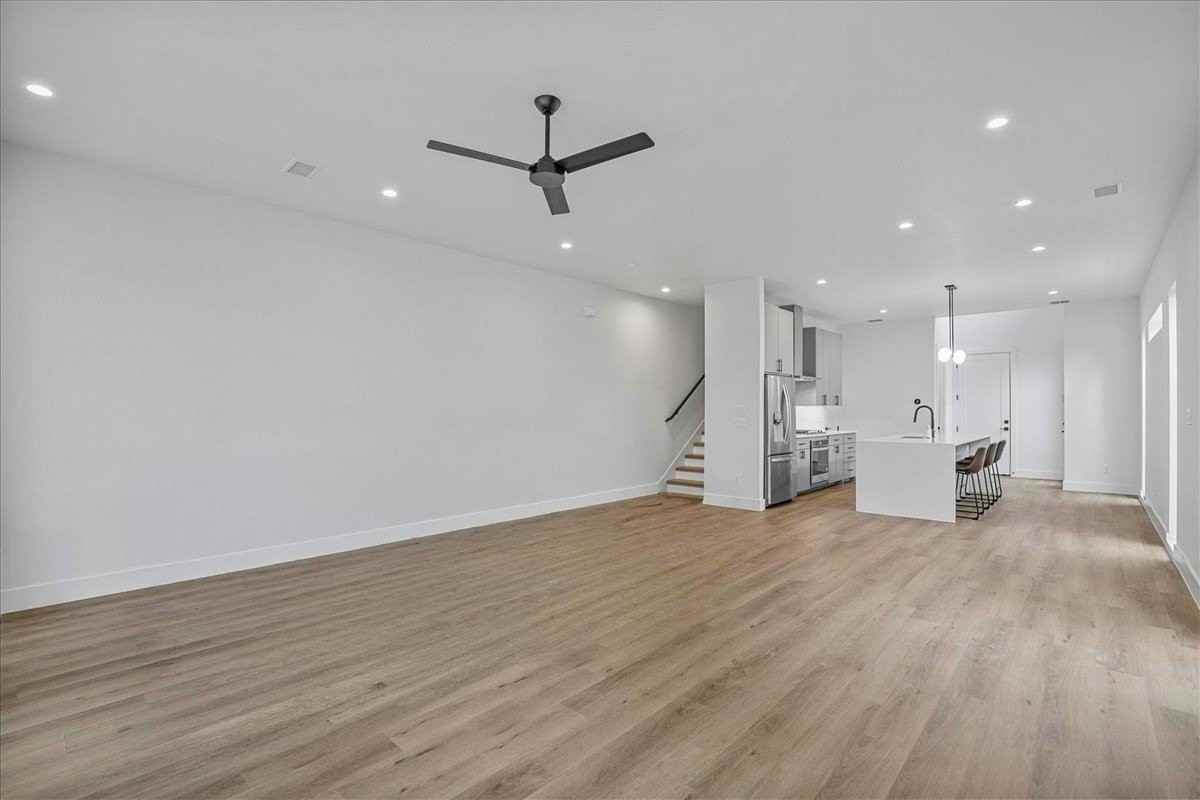2413 Crossman Ave - Photo 4 of 25