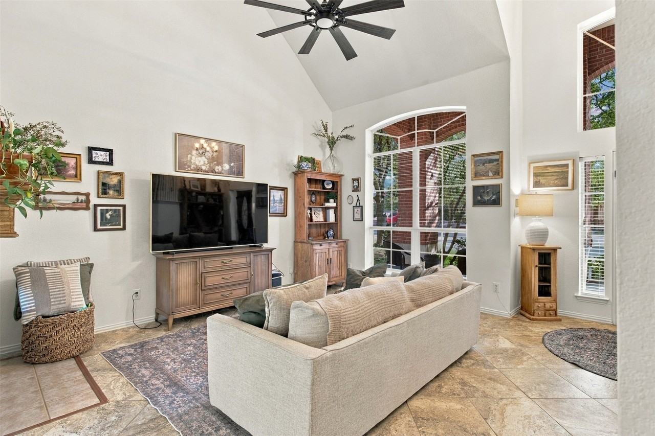 8414 Romanway Dr - Photo 3 of 24