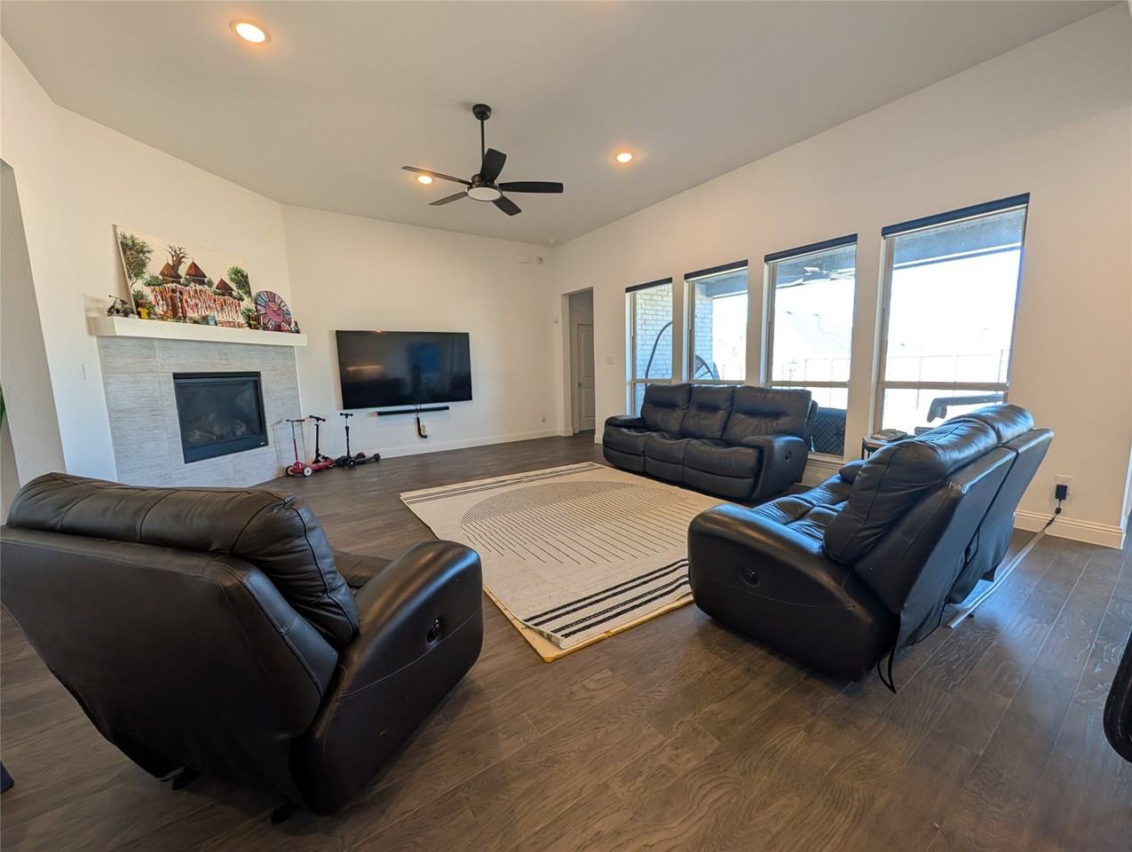 425 Sunnyridge Ln - Photo 2 of 19