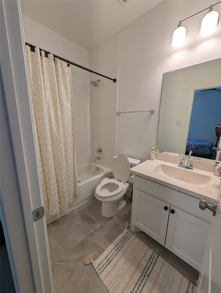 425 Sunnyridge Ln - Photo 4 of 19