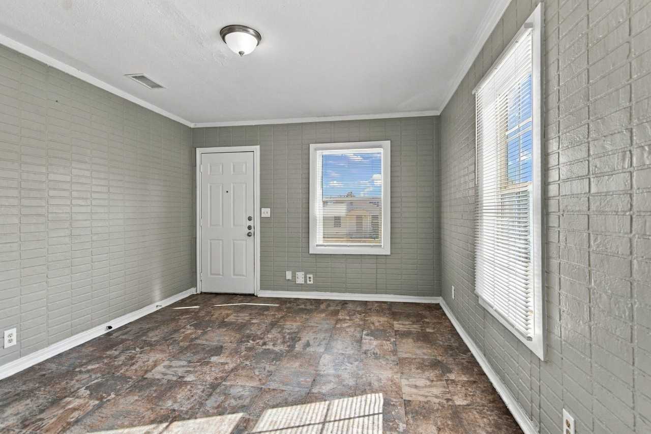 5408 Como Dr - Photo 2 of 15
