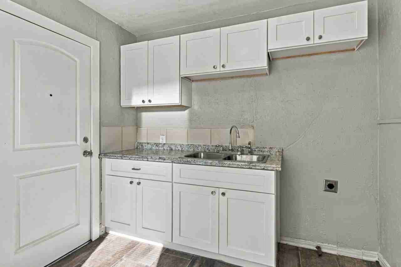 5408 Como Dr - Photo 4 of 15