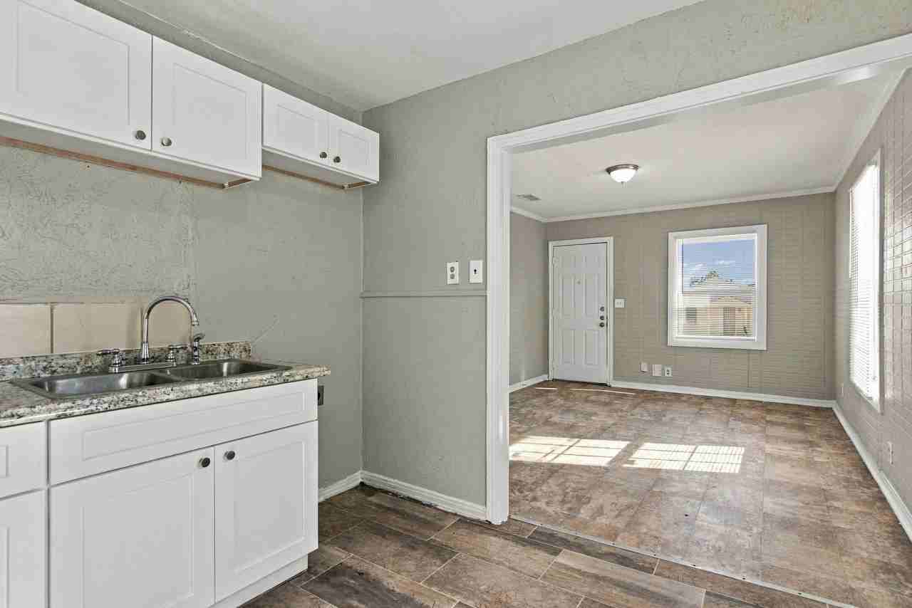 5408 Como Dr - Photo 5 of 15