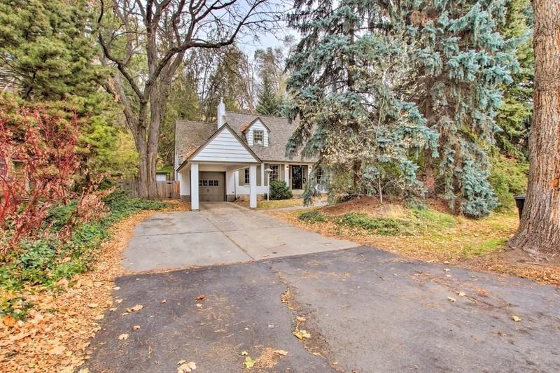 661 Canyon Rd - Photo 2 of 27