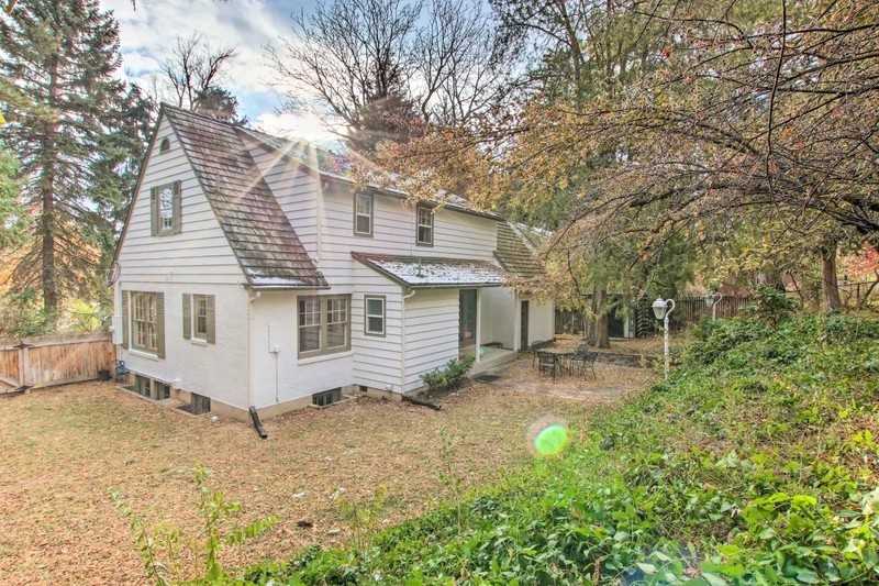 661 Canyon Rd - Photo 4 of 27