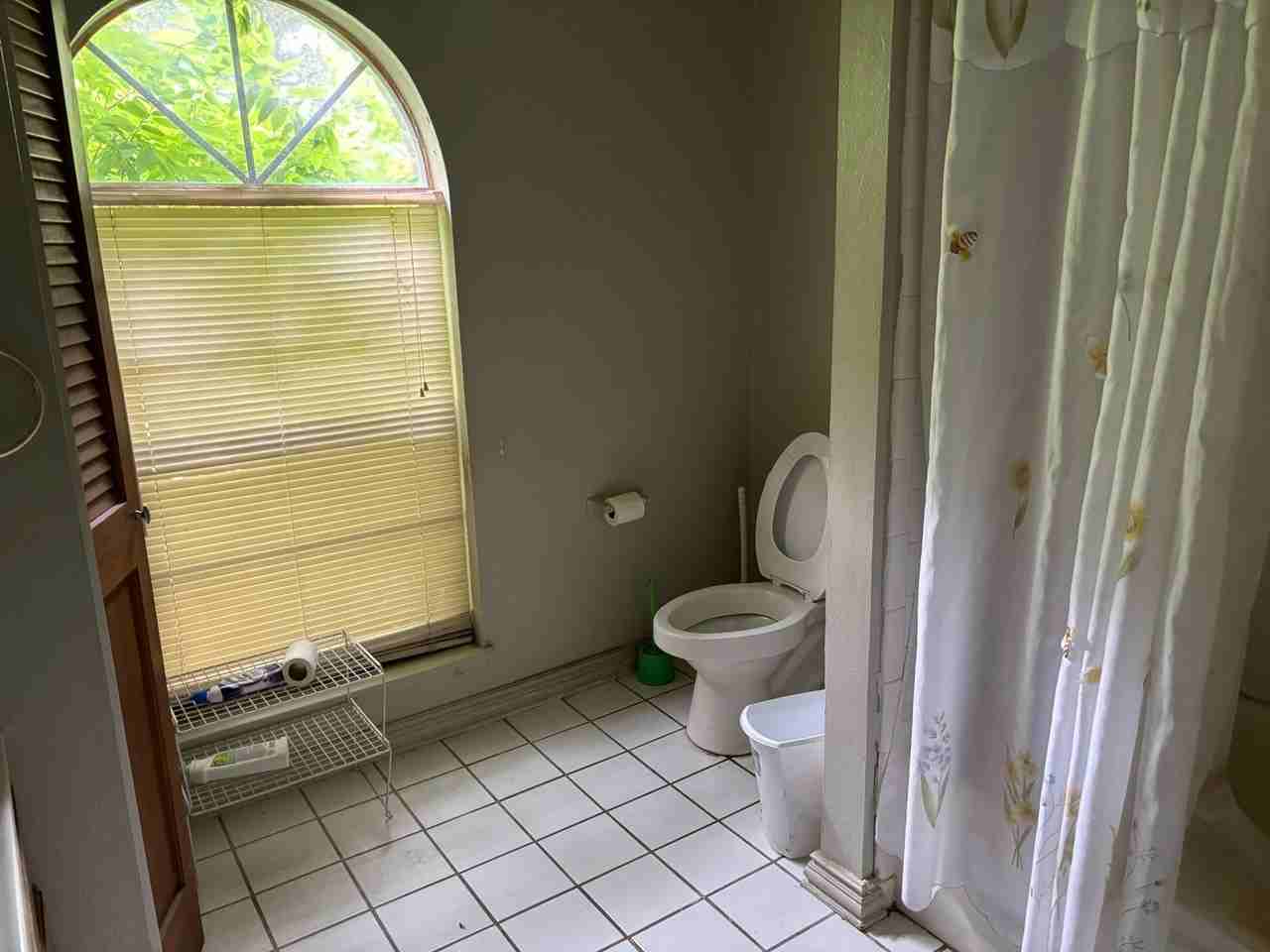 1004 Middle Cove Dr - Photo 3 of 6