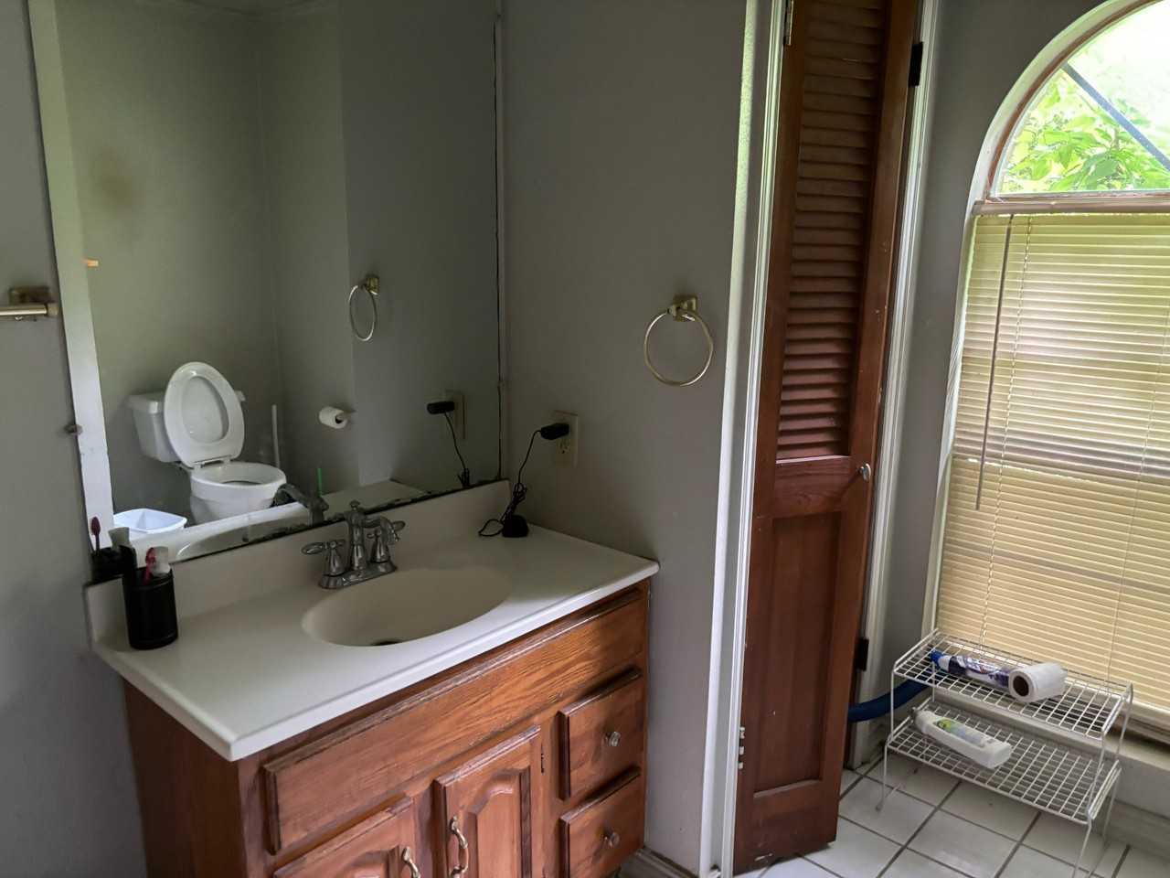 1004 Middle Cove Dr - Photo 4 of 6