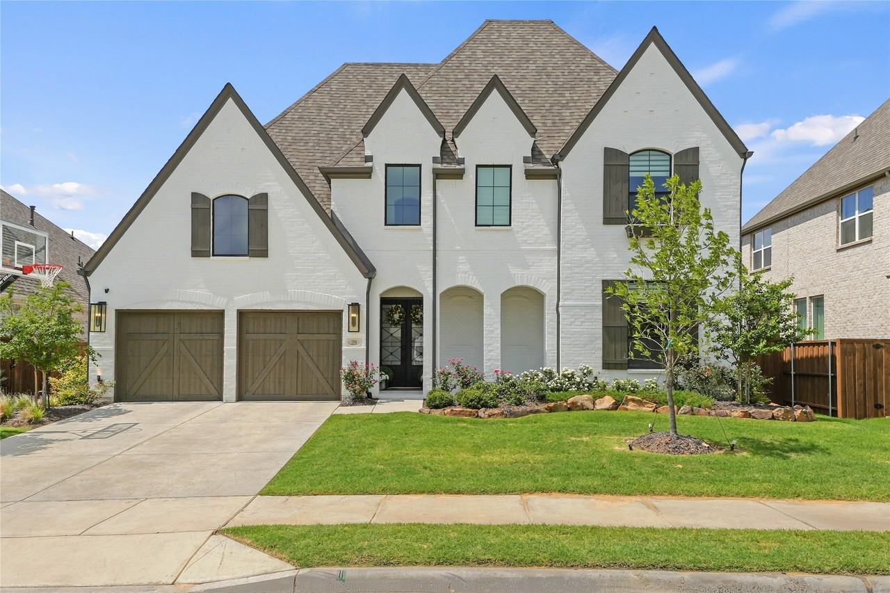 2550 Whitewood Dr - Photo 3 of 40