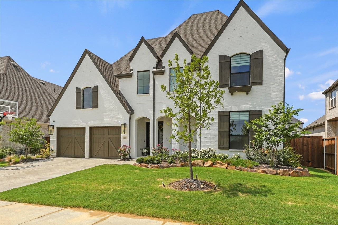 2550 Whitewood Dr - Photo 4 of 40