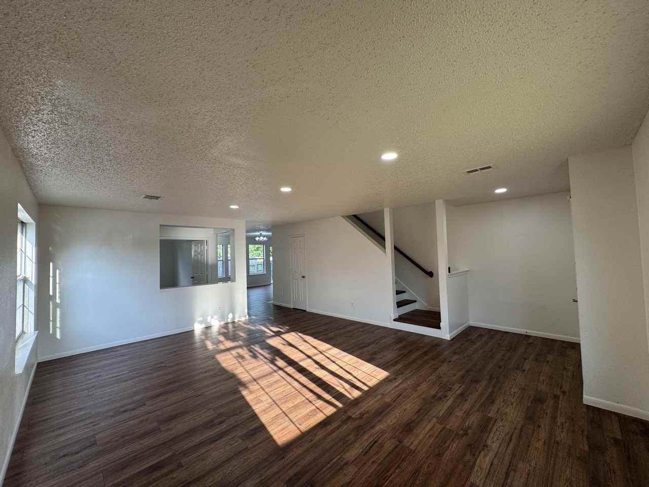 7305 Marsland Ln - Photo 3 of 34