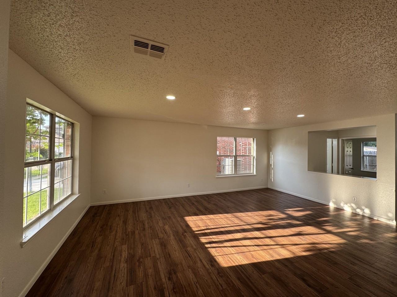 7305 Marsland Ln - Photo 4 of 34