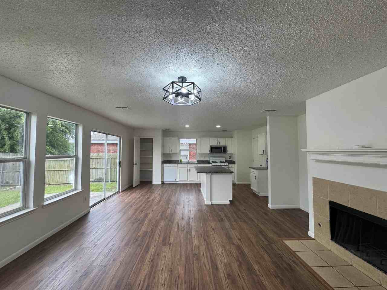 7305 Marsland Ln - Photo 6 of 34