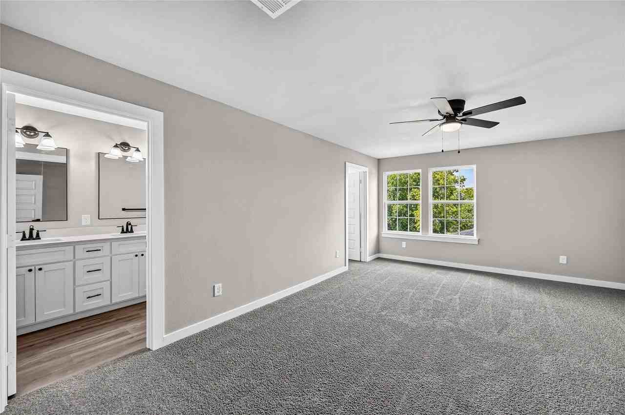 2211 Brookes St - Photo 4 of 16