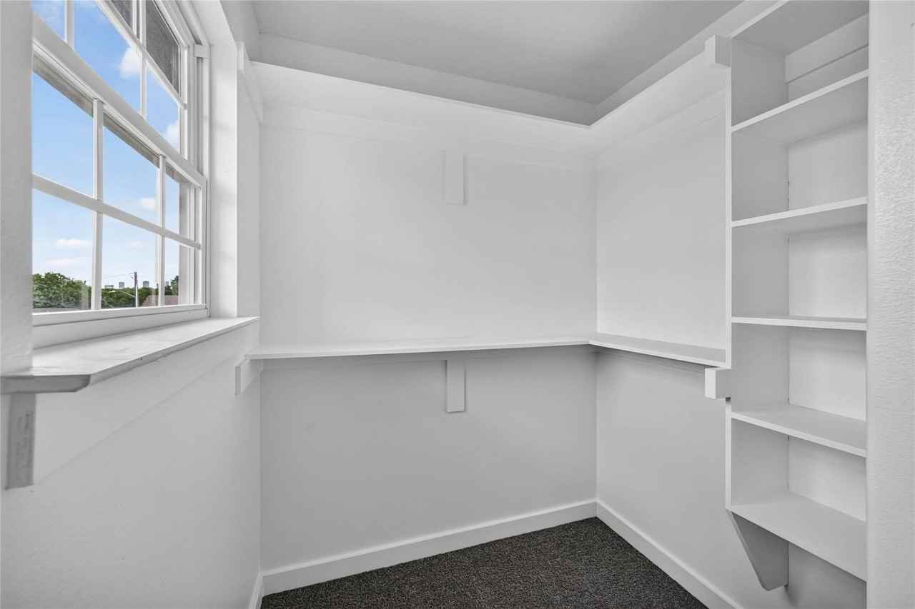 2211 Brookes St - Photo 6 of 16