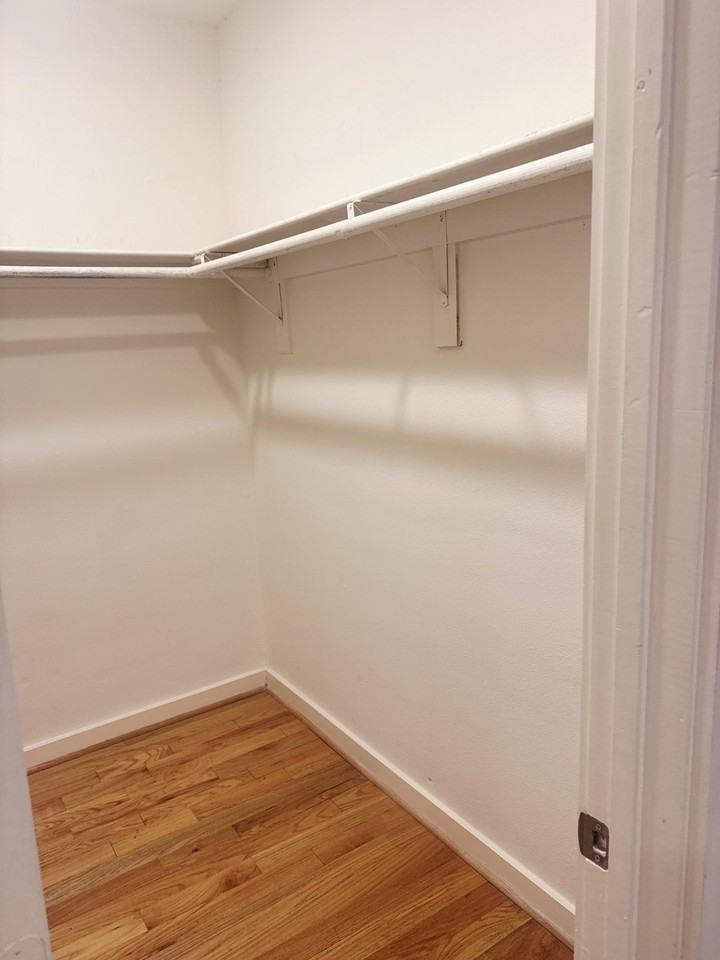 406 Lansing St - Photo 2 of 10