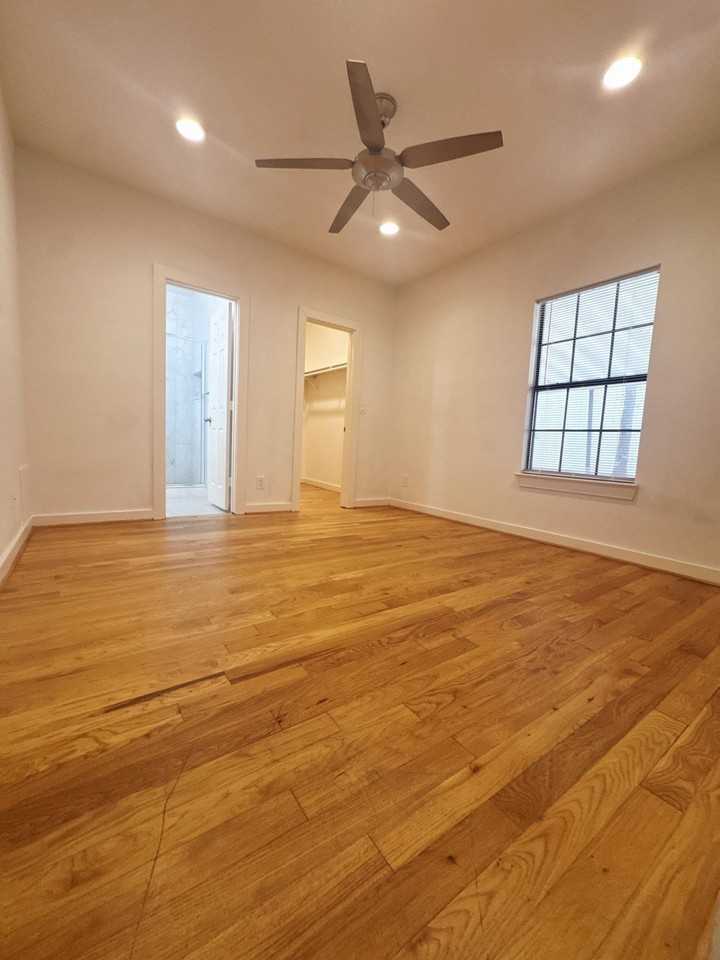 406 Lansing St - Photo 3 of 10