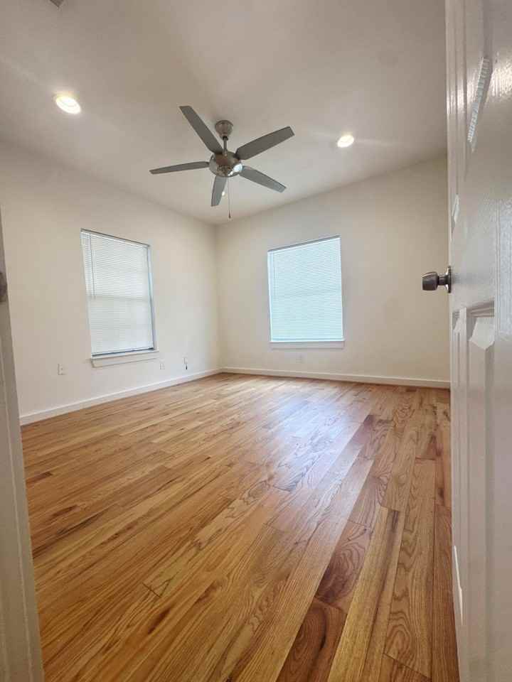 406 Lansing St - Photo 4 of 10