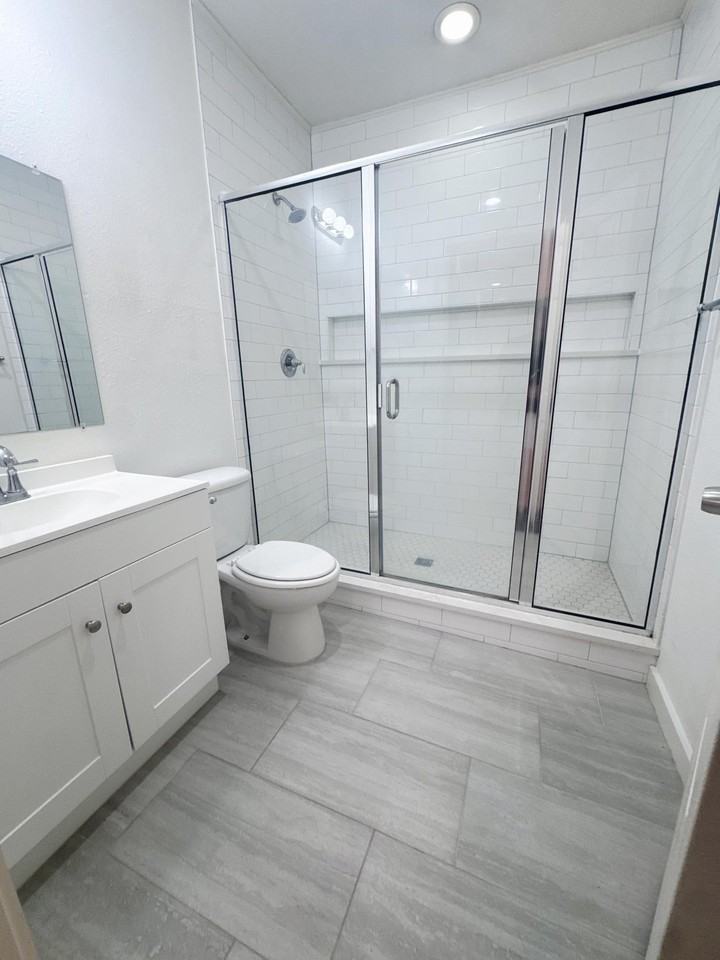 406 Lansing St - Photo 6 of 10