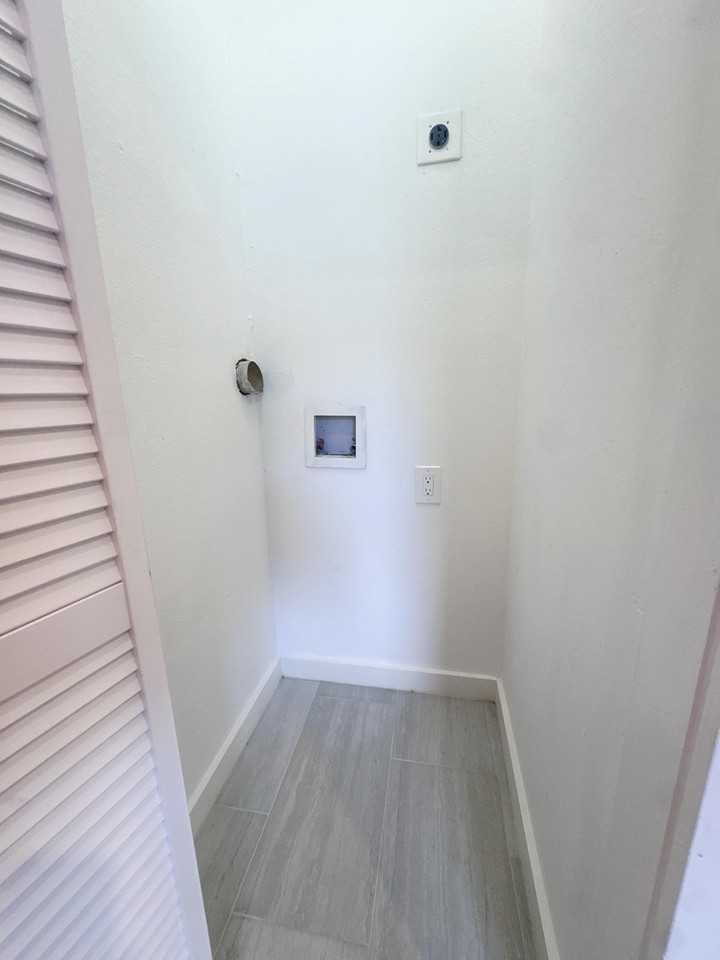 406 Lansing St - Photo 7 of 10