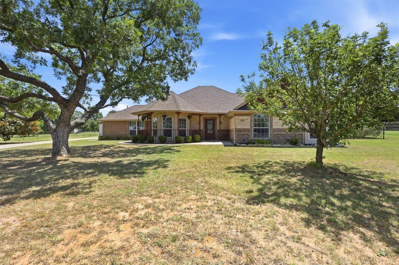 109 Crestwood Ln - Photo 3 of 34