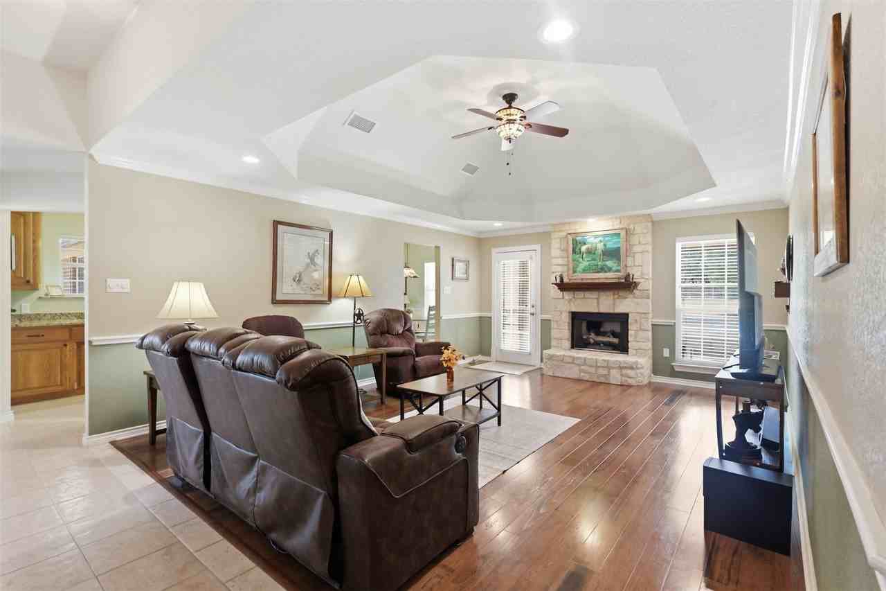 109 Crestwood Ln - Photo 5 of 34
