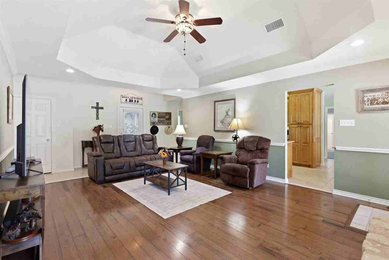 109 Crestwood Ln - Photo 7 of 34