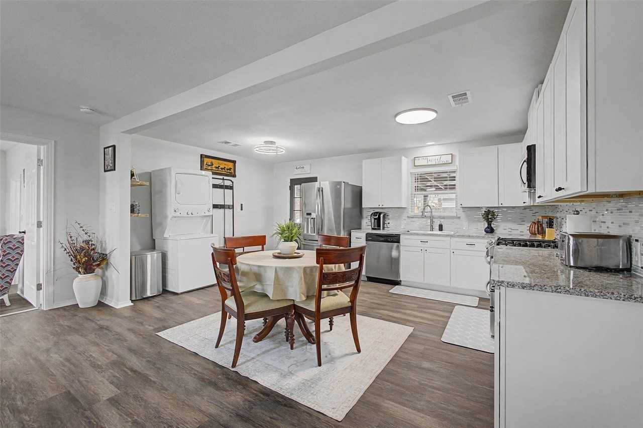 7210 Hickory St - Photo 2 of 13