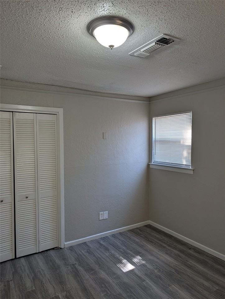 2558 Duringer Rd - Photo 6 of 23