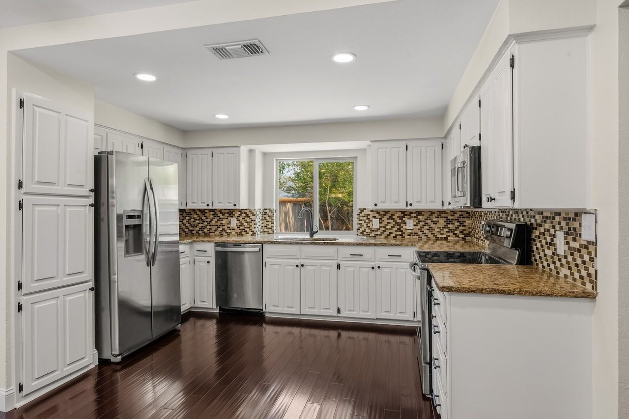2507 Mardell Dr - Photo 2 of 17