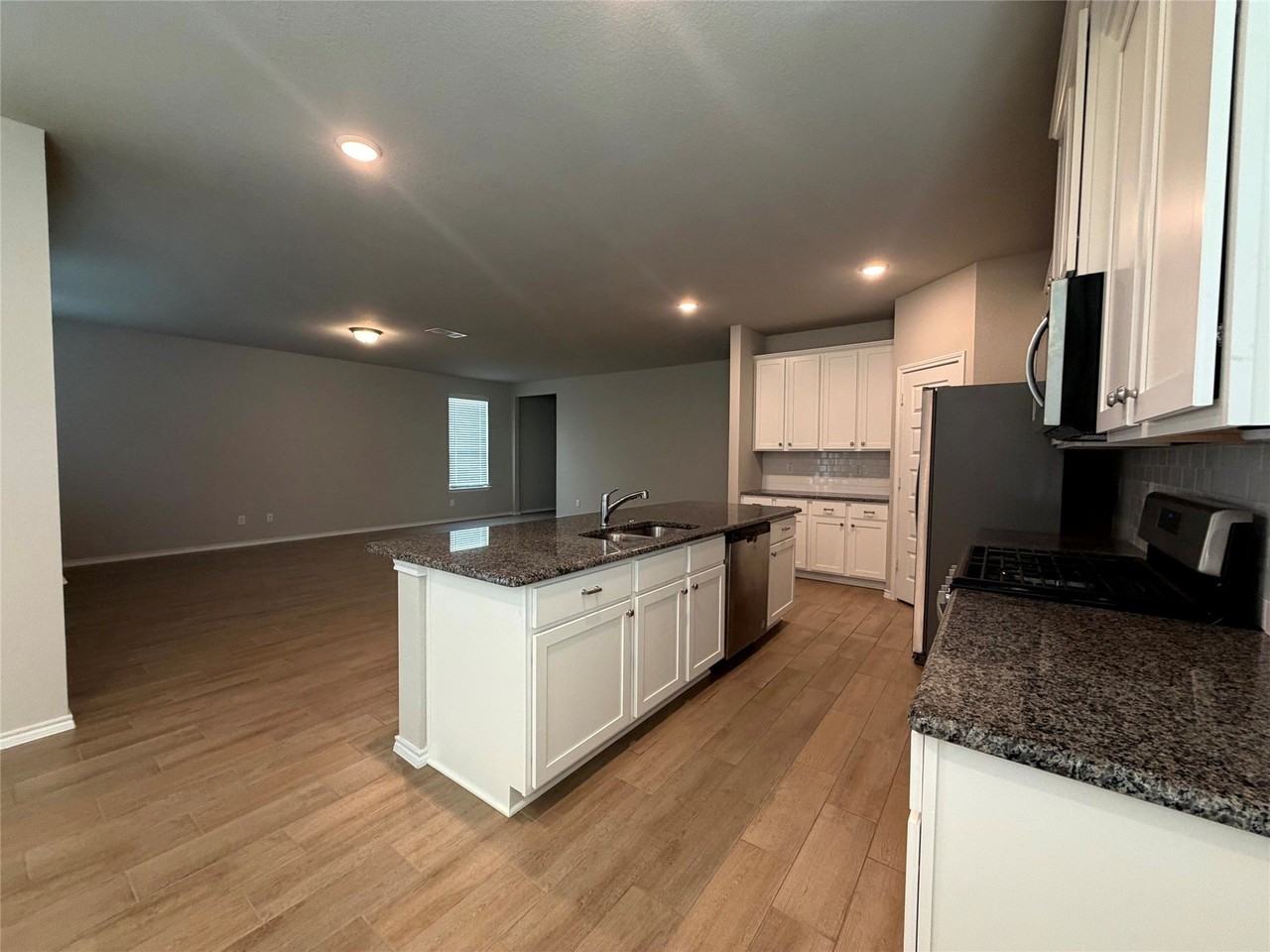 2928 Brittlebush Dr - Photo 5 of 18