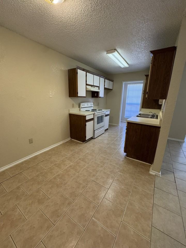 4512 Mizzenmast Ct - Photo 3 of 14