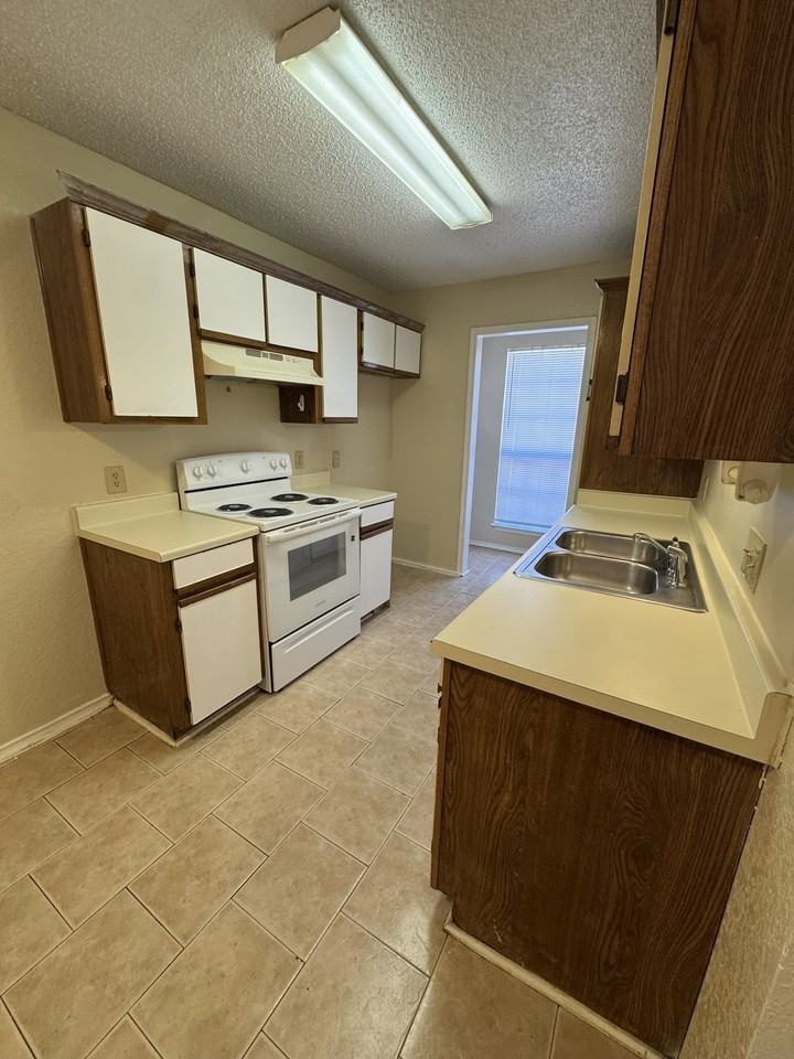 4512 Mizzenmast Ct - Photo 5 of 14