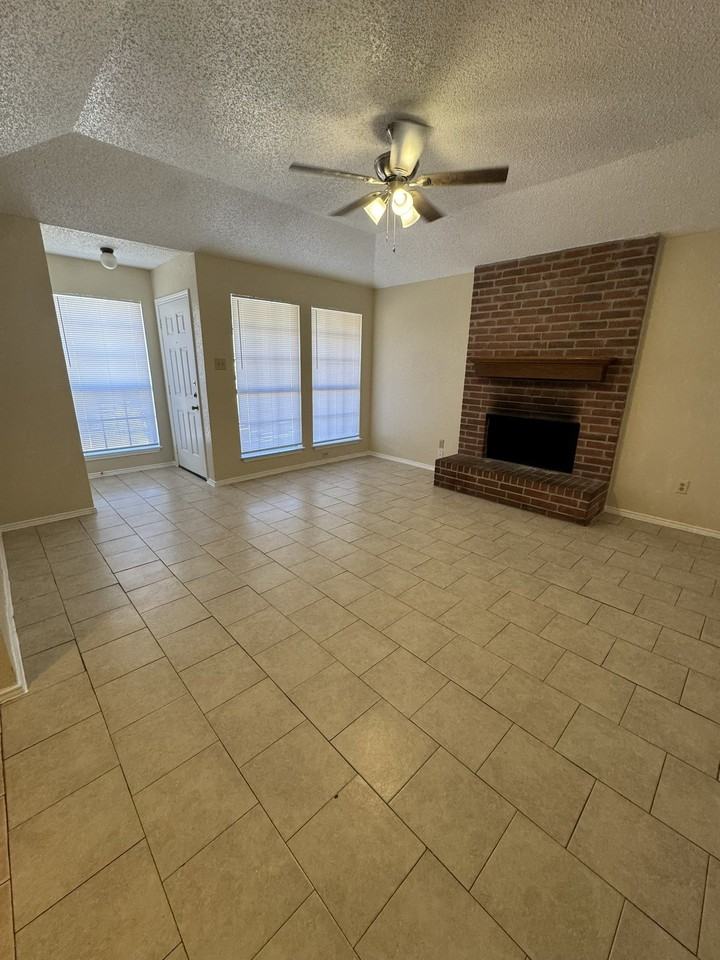 4512 Mizzenmast Ct - Photo 6 of 14