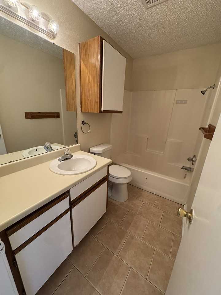 4512 Mizzenmast Ct - Photo 7 of 14