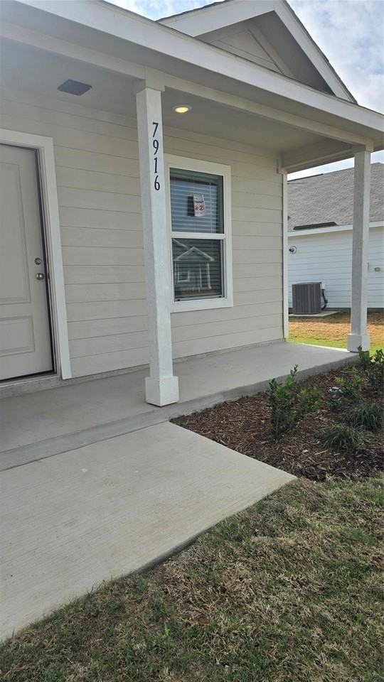 7916 Rutherford Ln - Photo 3 of 18