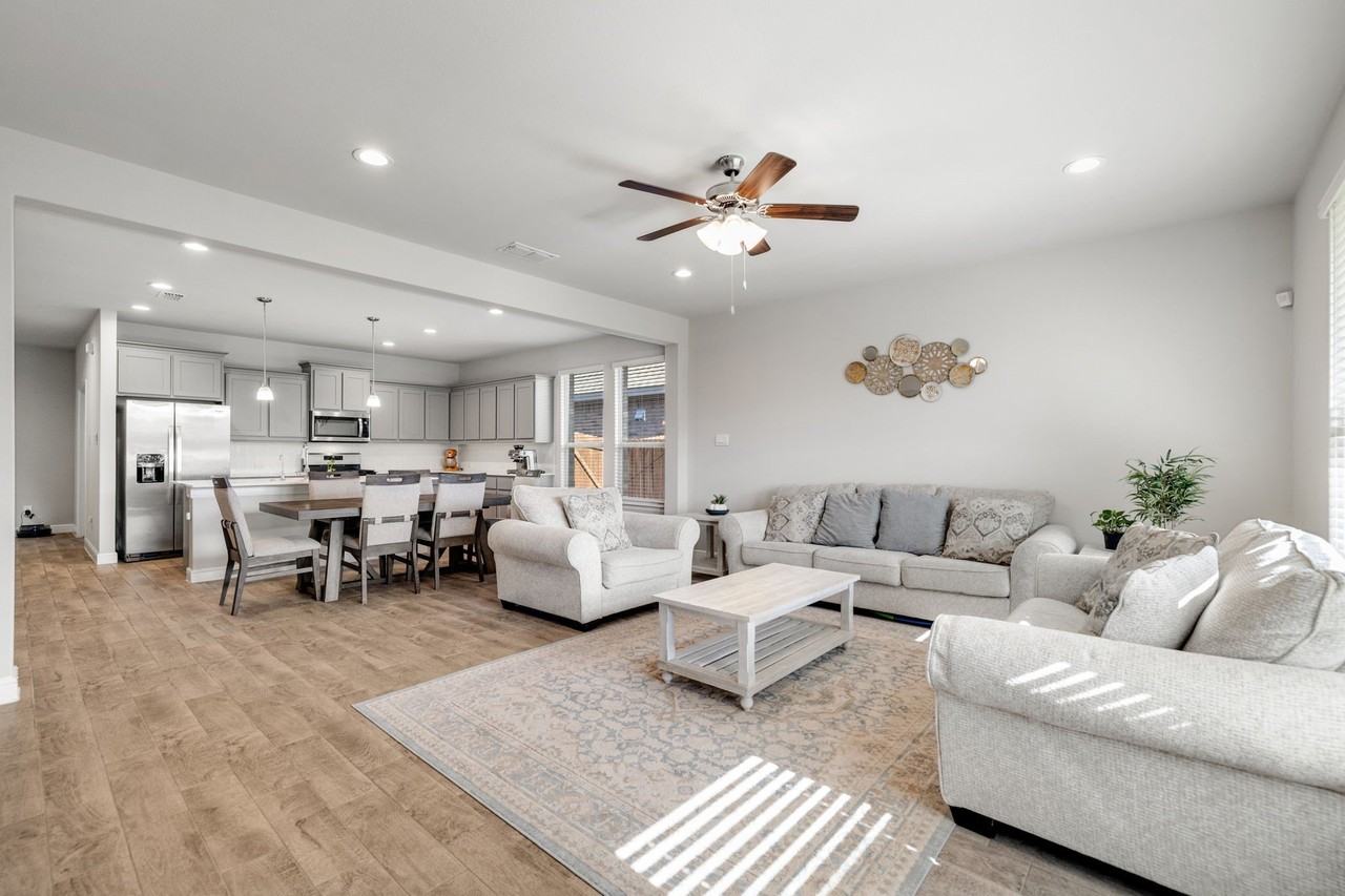 14633 Caelum Dr - Photo 4 of 22