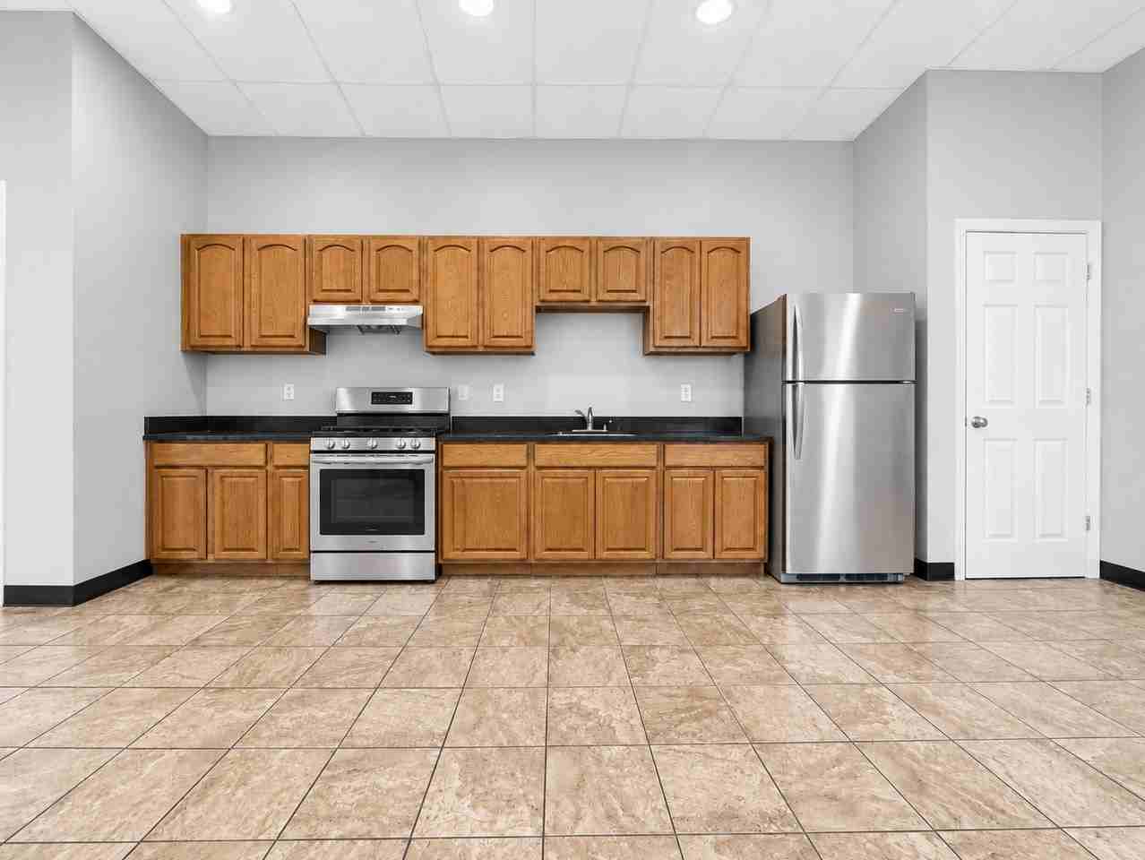 71 Catlin St #L20 - Photo 2 of 15