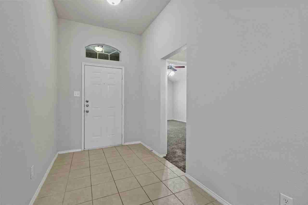 1201 Caroline Dr - Photo 3 of 25