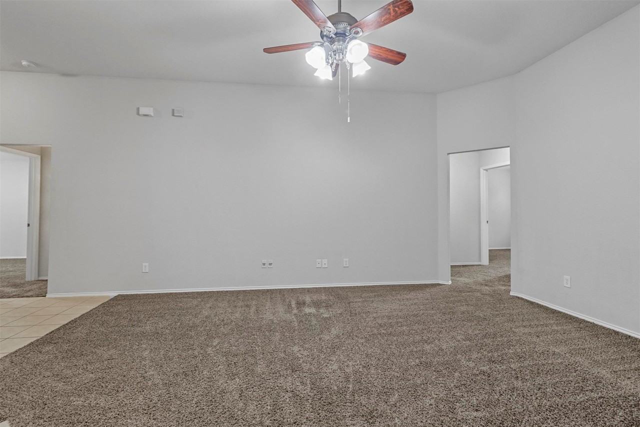 1201 Caroline Dr - Photo 6 of 25