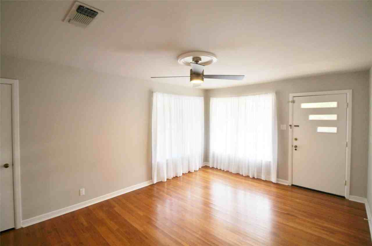 104 Savannah St - Photo 4 of 27
