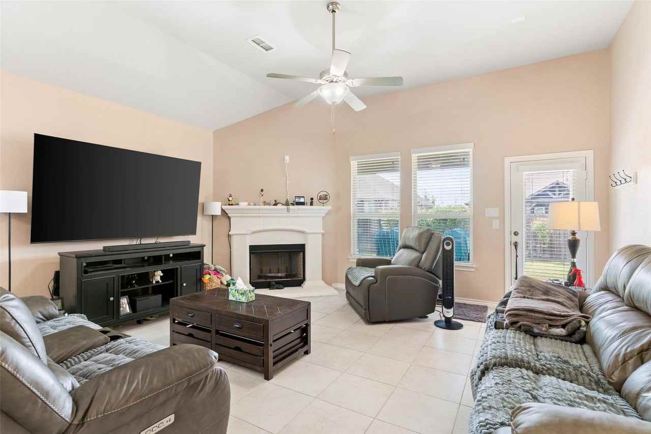 127 Chaco Dr - Photo 3 of 22