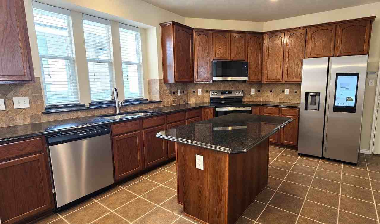 1117 Caudle Ln - Photo 7 of 21